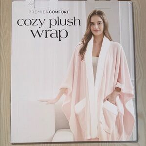 Premier Cozy Plush Wrap Robe in Light Pink and White